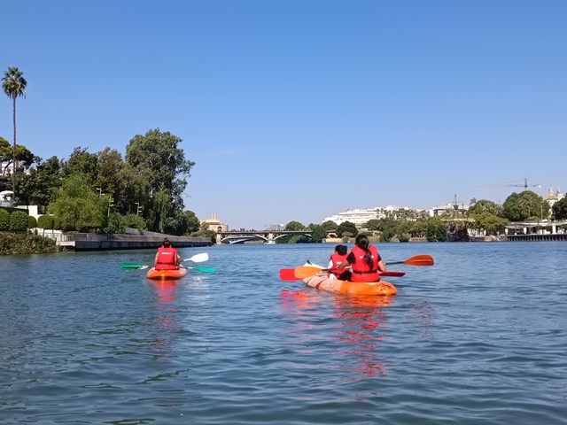 River paddling with the entire family. Photo © Karethe Linaae